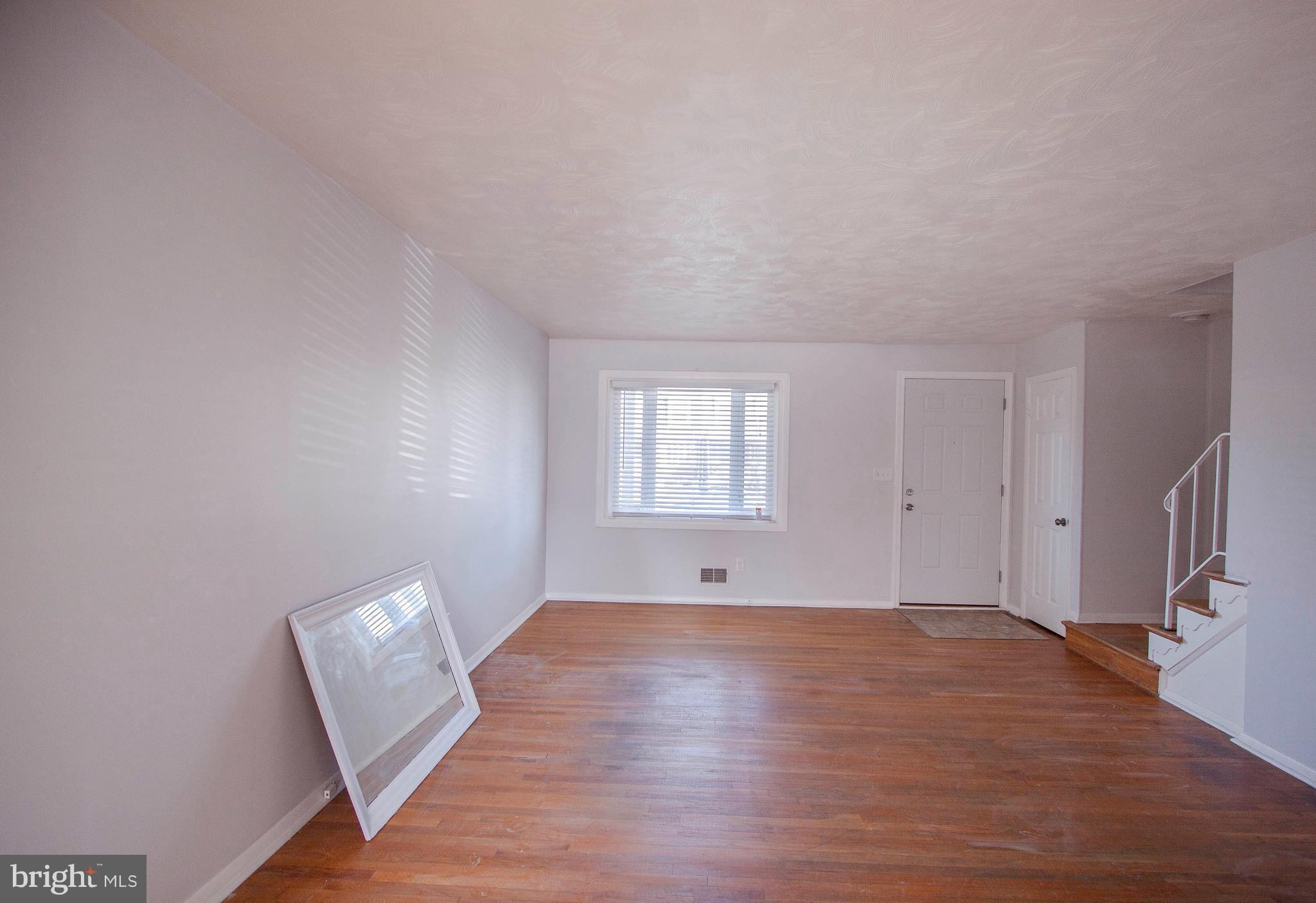 2118 Sunnythorn Road Baltimore, MD 21220 - Photo 3 of 30 Living Room