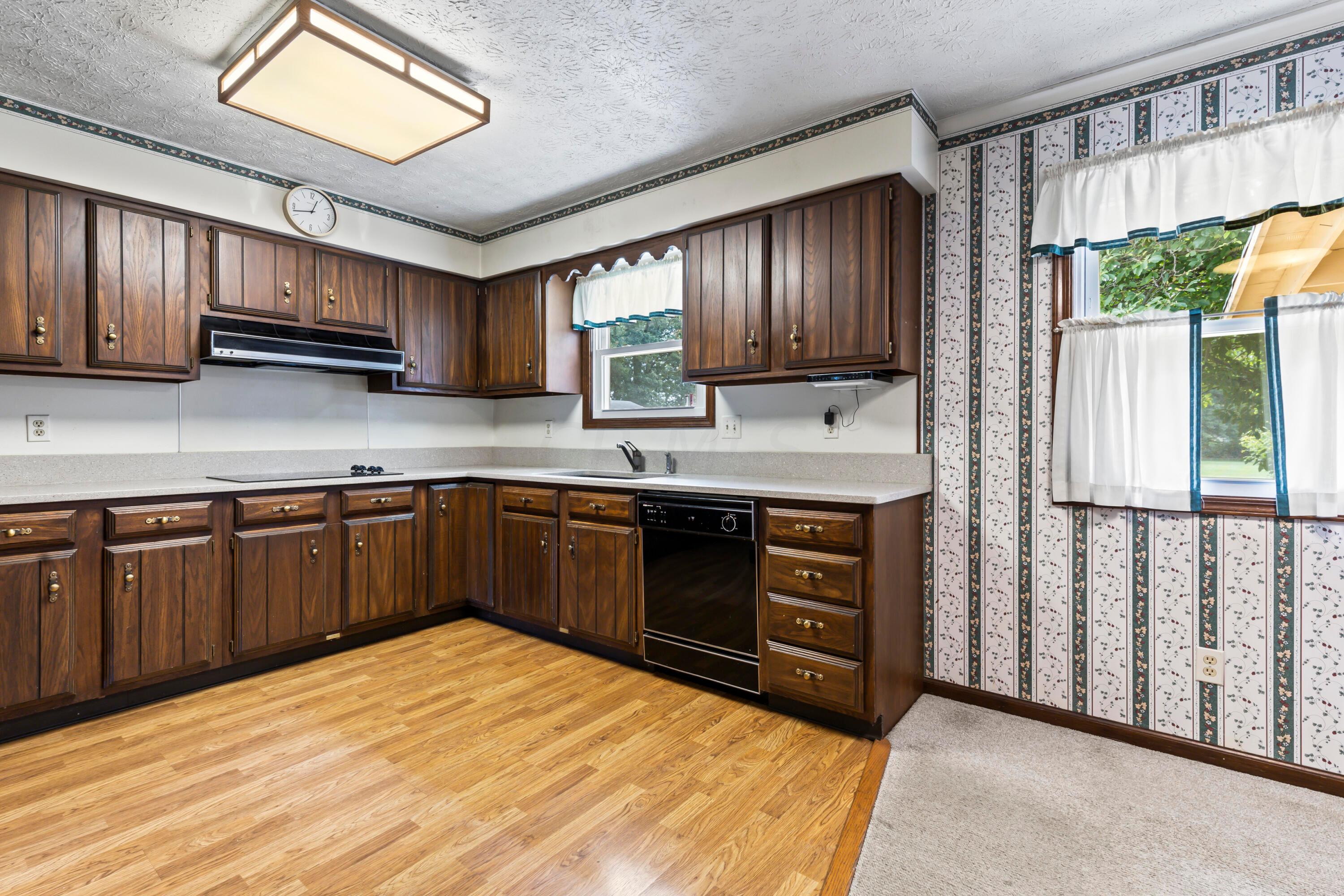5764 Cheshire Road Galena, OH 43021 - Photo 32 of 59 • Berber carpet
• Ivory painted & papered
walls
• Chandelier
• Atrium door to covered
deck
• Step-in pantry with
attic access