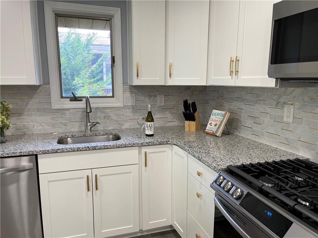 2318 Forest Grove Road Coraopolis, PA 15108 - Photo 5 of 25 Gallery Image 5