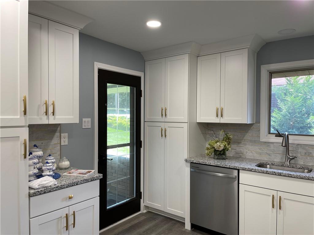 2318 Forest Grove Road Coraopolis, PA 15108 - Photo 6 of 25 Gallery Image 6