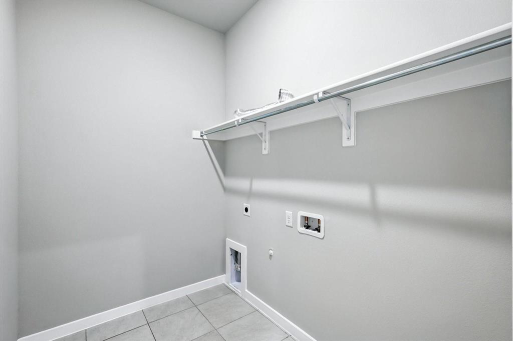 4203 Parrot Lane Sherman, TX 75092 - Photo 5 of 38 a view of utility room