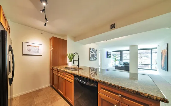 $3,000 | 4808 North 24th Street, Unit 427, Phoenix, AZ 85016