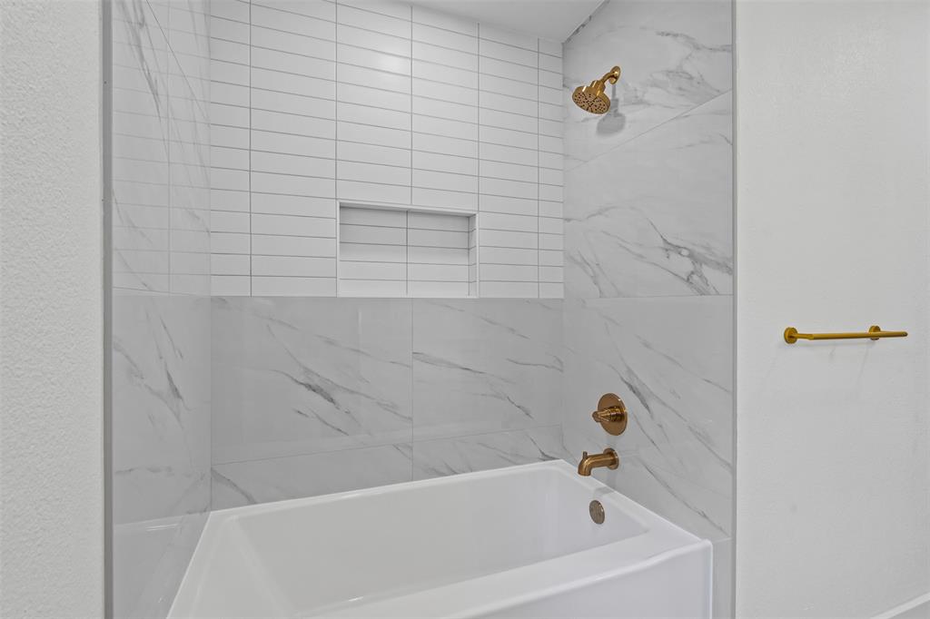 4920 Rector Avenue Fort Worth, TX 76133 - Photo 30 of 37 a bathroom with a bathtub