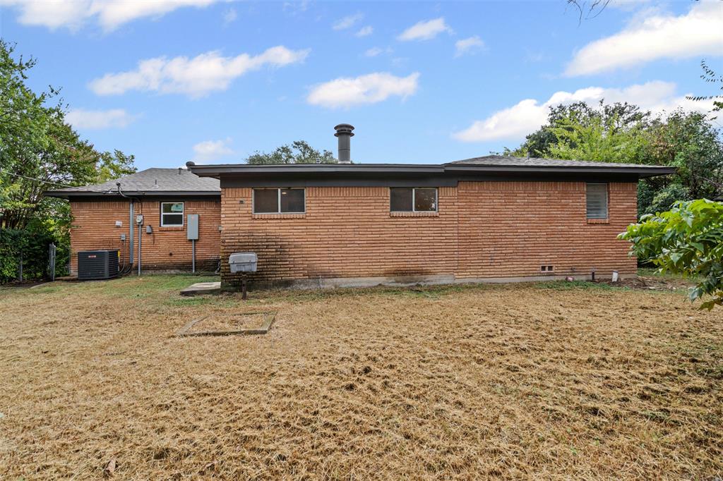 4920 Rector Avenue Fort Worth, TX 76133 - Photo 36 of 37 a backyard of a house with lots of green space