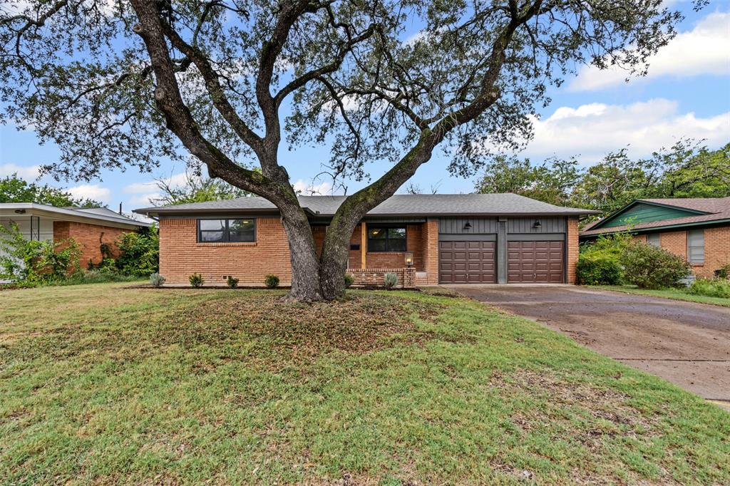 4920 Rector Avenue Fort Worth, TX 76133 - Photo 6 of 37 a large tree in front of a house