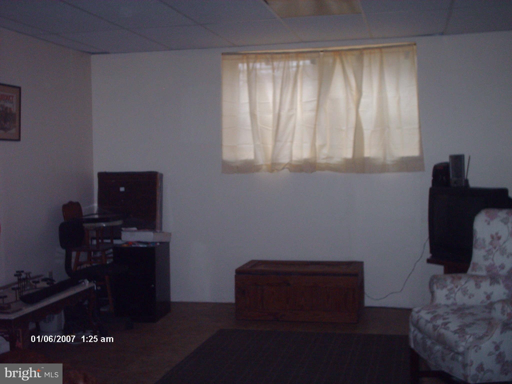 2888 Uniontown Road Westminster, MD 21158 - Photo 16 of 27 Family Room