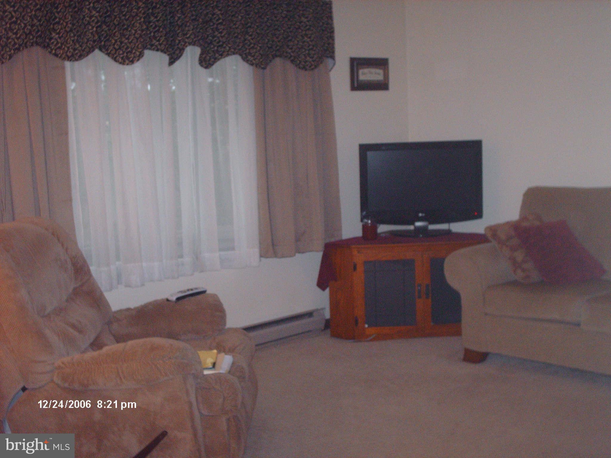 2888 Uniontown Road Westminster, MD 21158 - Photo 4 of 27 Living Room