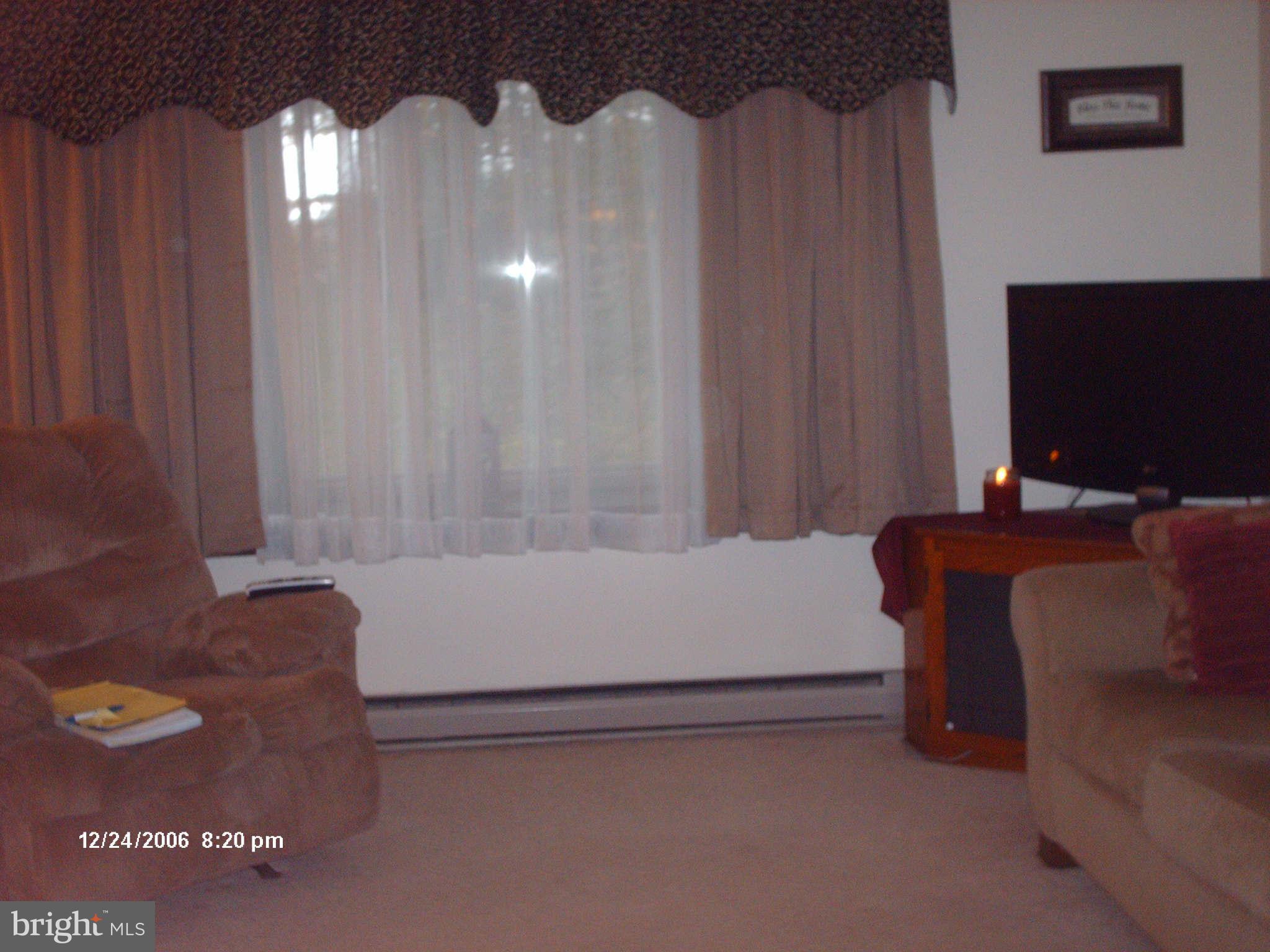 2888 Uniontown Road Westminster, MD 21158 - Photo 6 of 27 Living Room