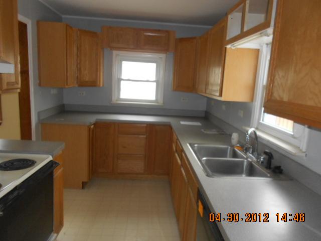 2864 Grant Rochester, MI 48309 - Photo 4 of 14 31101570-3.JPG