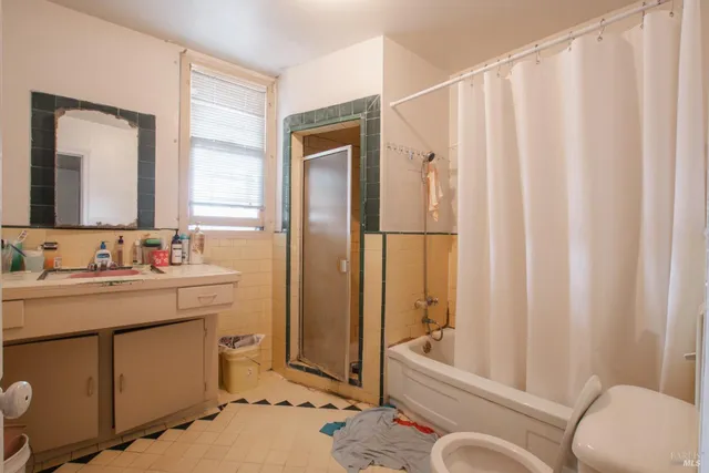 a view of utility room