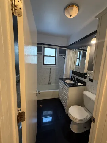 $1,875 | 840 North Austin Boulevard, Unit 1, Oak Park, IL 60302