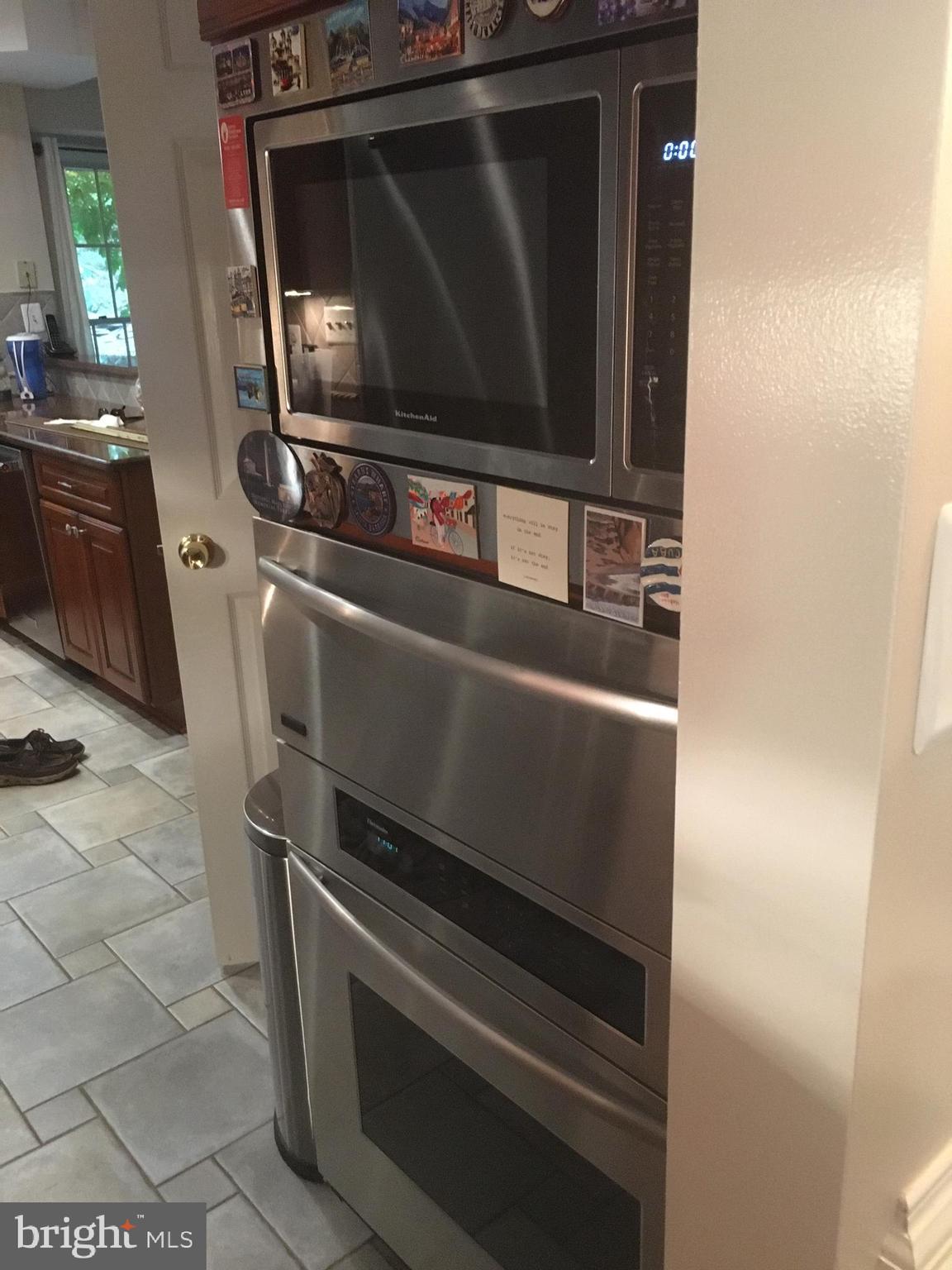 1515 Stuart Road Reston, VA 20194 - Photo 22 of 81 Built-in Microwave, 2nd Oven & warmer drawe