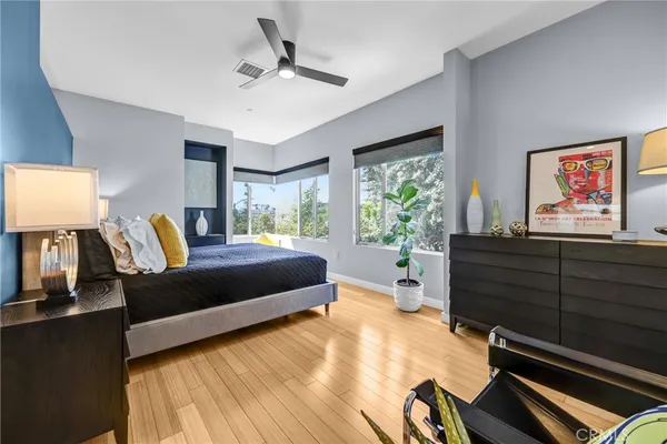 $965,000 | 1120 North El Centro Avenue, Unit 5, Los Angeles, CA 90038