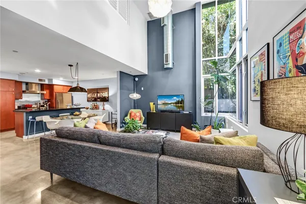 $965,000 | 1120 North El Centro Avenue, Unit 5, Los Angeles, CA 90038