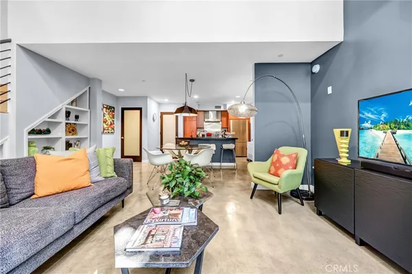 $965,000 | 1120 North El Centro Avenue, Unit 5, Los Angeles, CA 90038