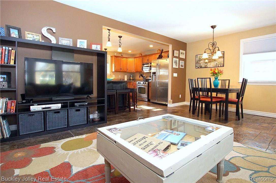 654 Detroit Street Howell, MI 48843 - Photo 4 of 19 Kitchen and Dining Fixtures Replaced in 2015.JPG