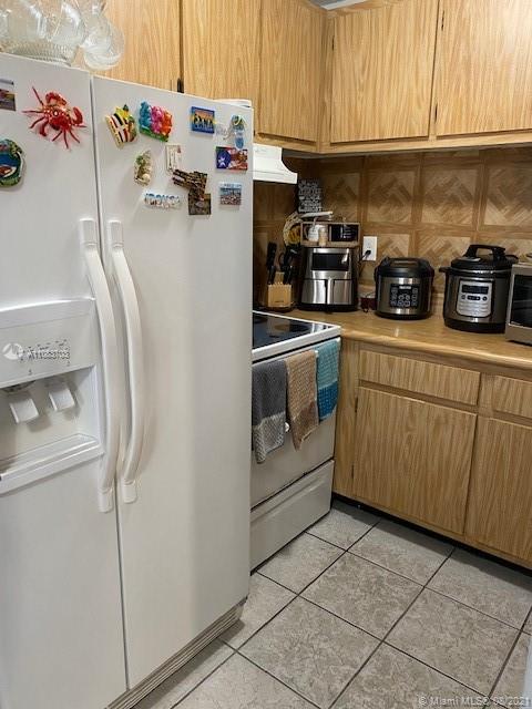 15619 Southwest 73rd Cir Terrace, Unit 106 Miami, FL 33193 - Photo 4 of 18 a kitchen with stainless steel appliances and white cabinets