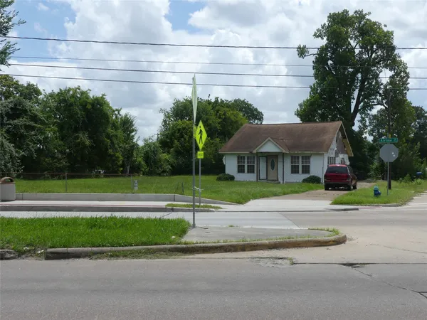 $420,000 | 7713 Airline Drive, Houston, TX 77037