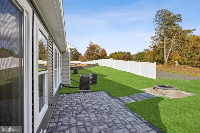 a view of a back yard of the house