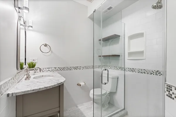 $615,000 | 1043 West School Street, Unit 207, Chicago, IL 60657