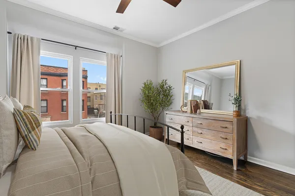 $615,000 | 1043 West School Street, Unit 207, Chicago, IL 60657