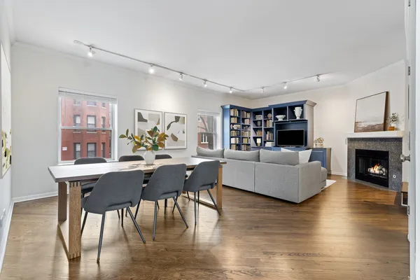 $615,000 | 1043 West School Street, Unit 207, Chicago, IL 60657