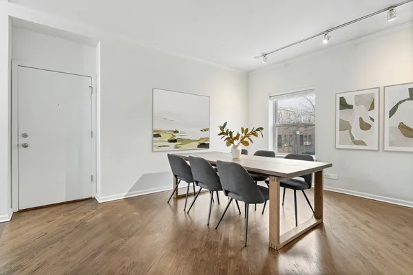 $615,000 | 1043 West School Street, Unit 207, Chicago, IL 60657