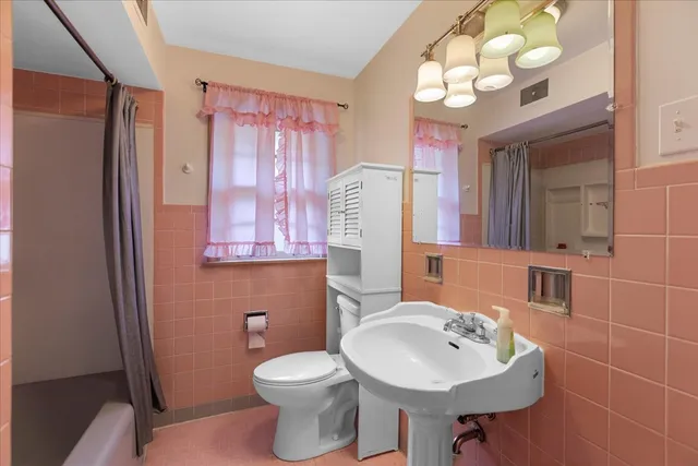 $3,150 | 5408 Harvard Terrace, Skokie, IL 60077