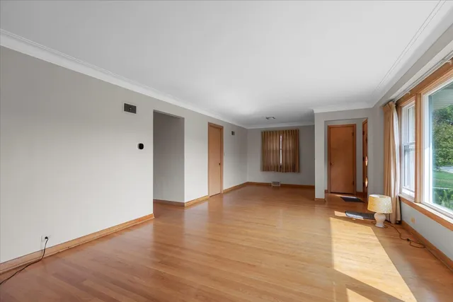 $3,150 | 5408 Harvard Terrace, Skokie, IL 60077