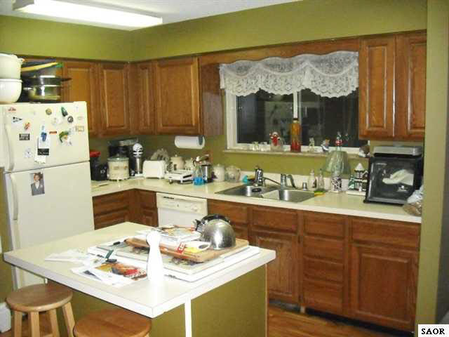4154 East Lake Road Clio, MI 48420 - Photo 3 of 9 43279-2.JPG