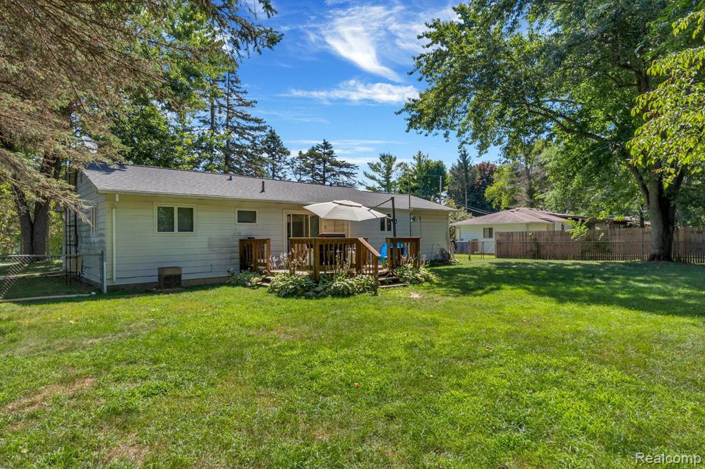 13308 North Road Fenton, MI 48430 - Photo 26 of 30