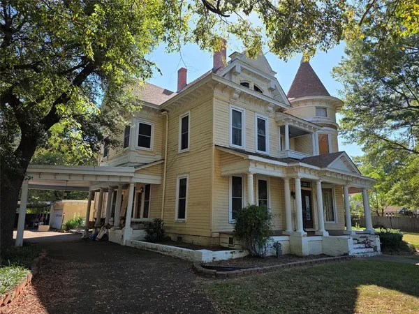 $425,000 | 802 Fitzhugh Avenue, Paris, TX 75460