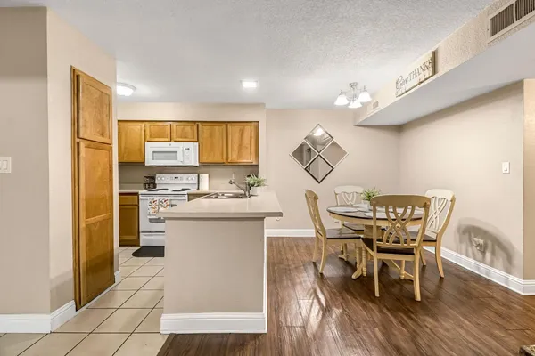 $225,000 | 2881 Huntington Boulevard, Unit 126, Fresno, CA 93721