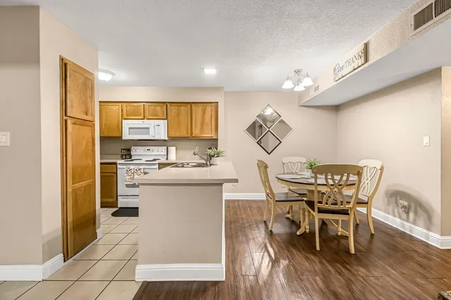 $225,000 | 2881 Huntington Boulevard, Unit 126, Fresno, CA 93721