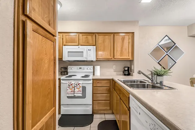 $225,000 | 2881 Huntington Boulevard, Unit 126, Fresno, CA 93721