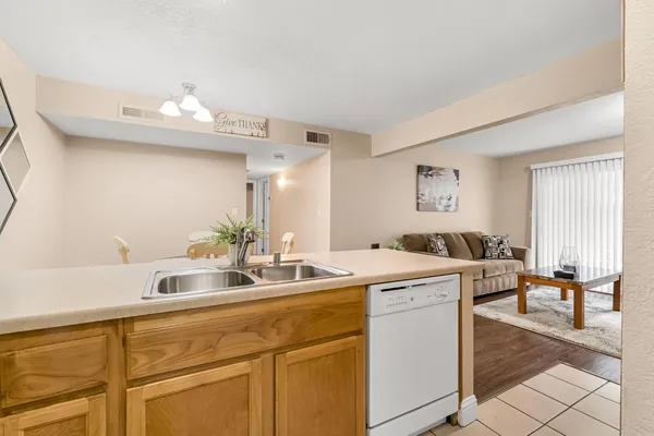 $225,000 | 2881 Huntington Boulevard, Unit 126, Fresno, CA 93721