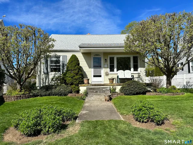 $2,300 | 40 Parkway South, New London, CT 06320