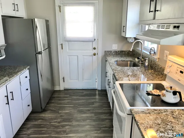 $2,300 | 40 Parkway South, New London, CT 06320