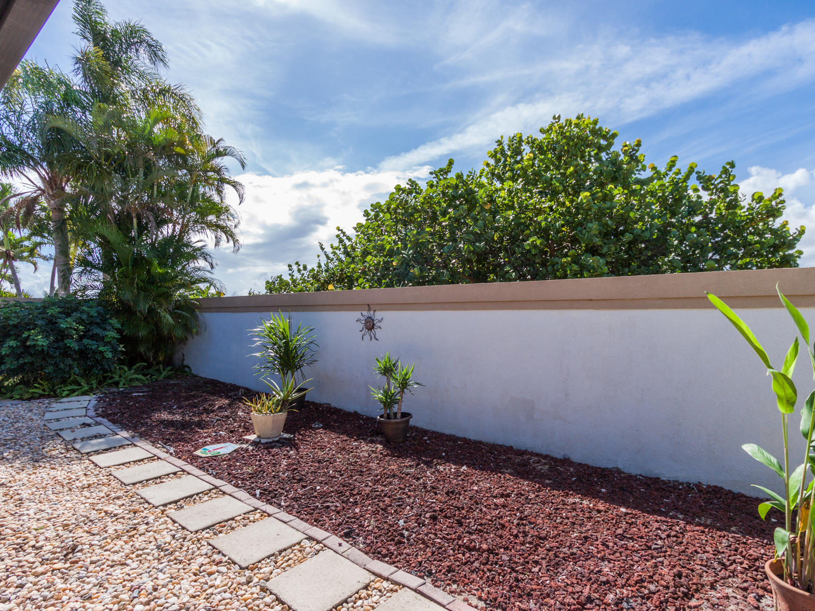 186 Ridge Road Jupiter, FL 33477 - Photo 38 of 44 a view of small garden