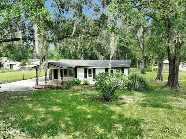 a view of a house with a yard