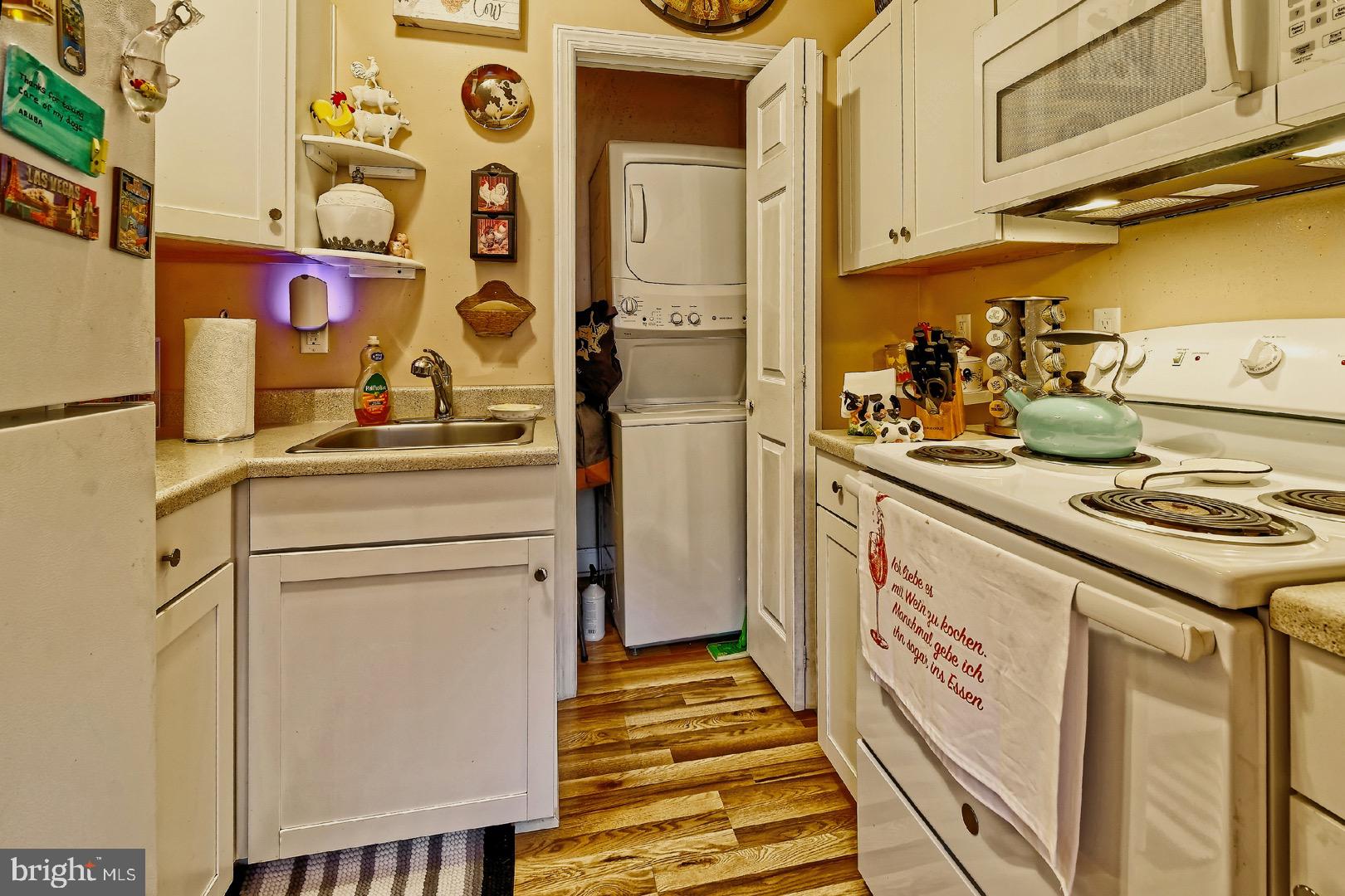 84 Jennings Road Manahawkin, NJ 08050 - Photo 26 of 40 a utility room with dryer and washer