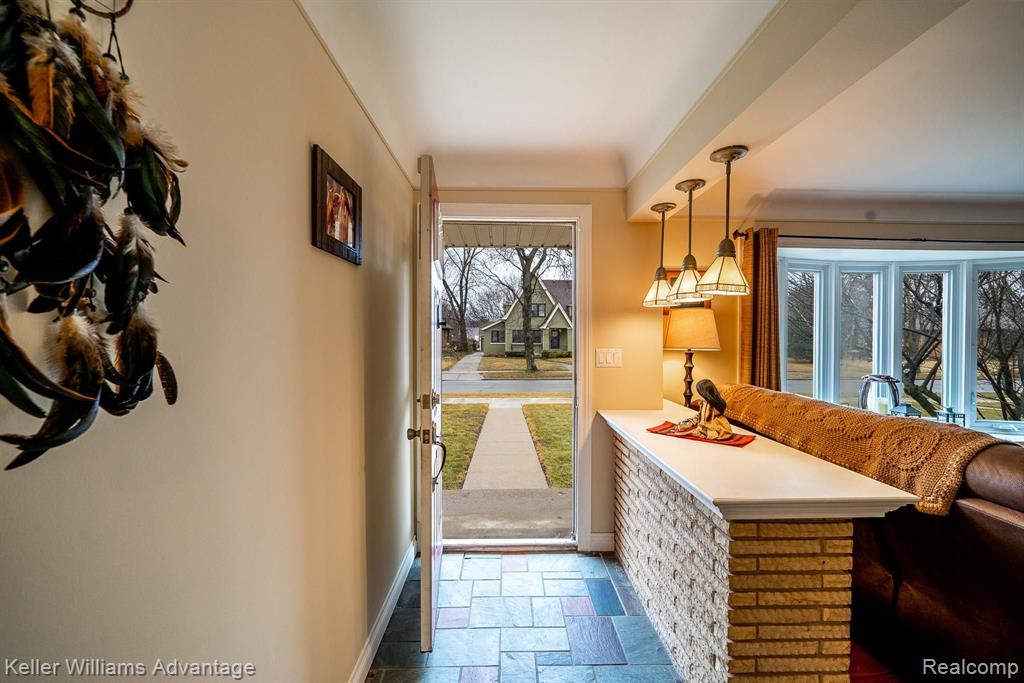 945 Barrington Road Grosse Pointe Park, MI 48230 - Photo 6 of 41