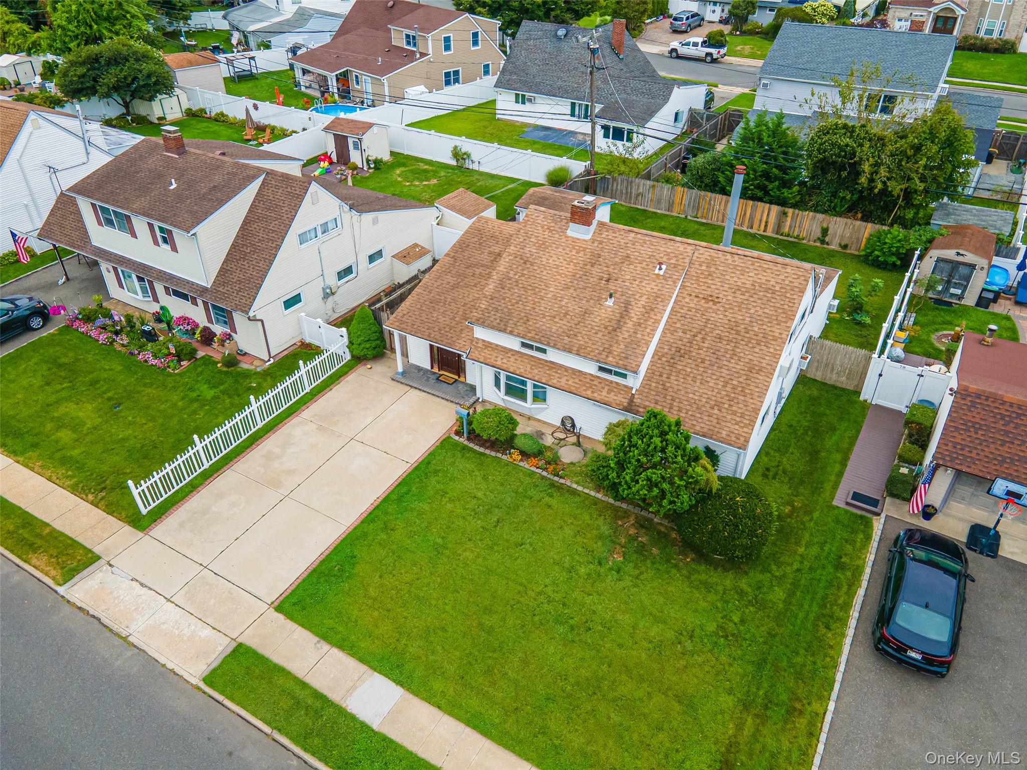 82 Lantern Road Hicksville, NY 11801 - Photo 21 of 22 Gallery Image 21