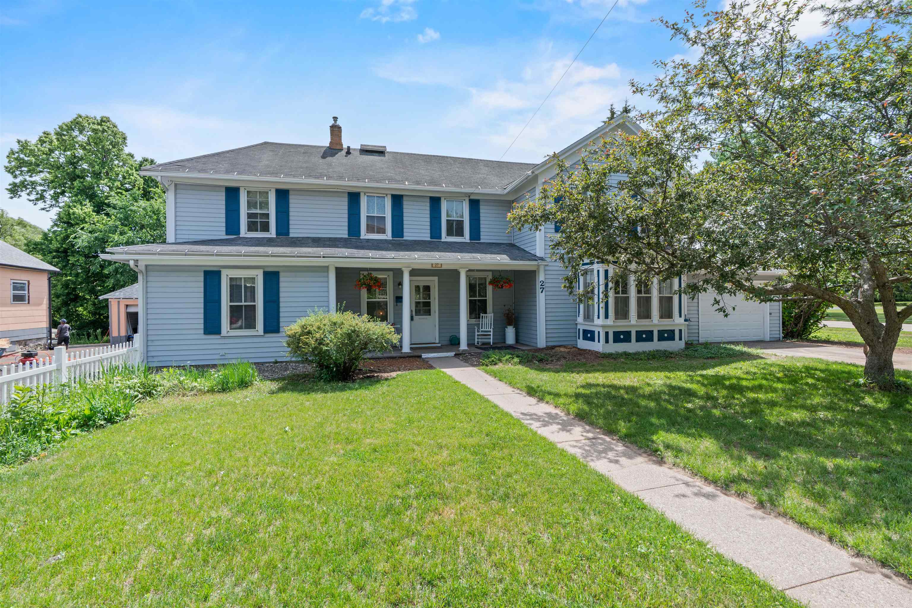 27 9th Street Clintonville, WI 54929 - Photo 1 of 50
