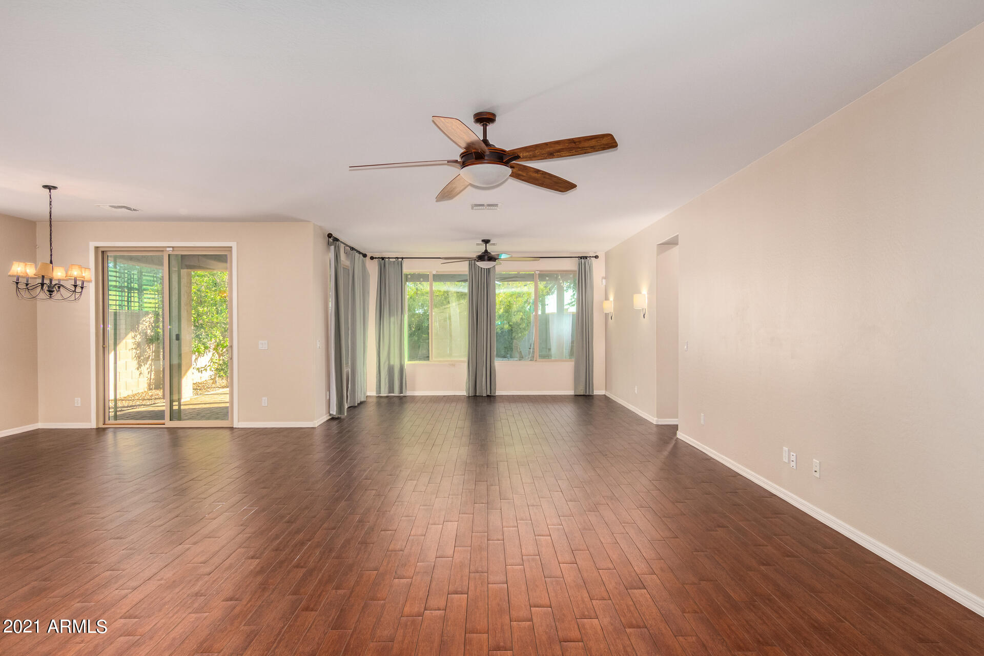 14313 West Almeria Road Goodyear, AZ 85395 - Photo 13 of 38 0005-04 - Almeria