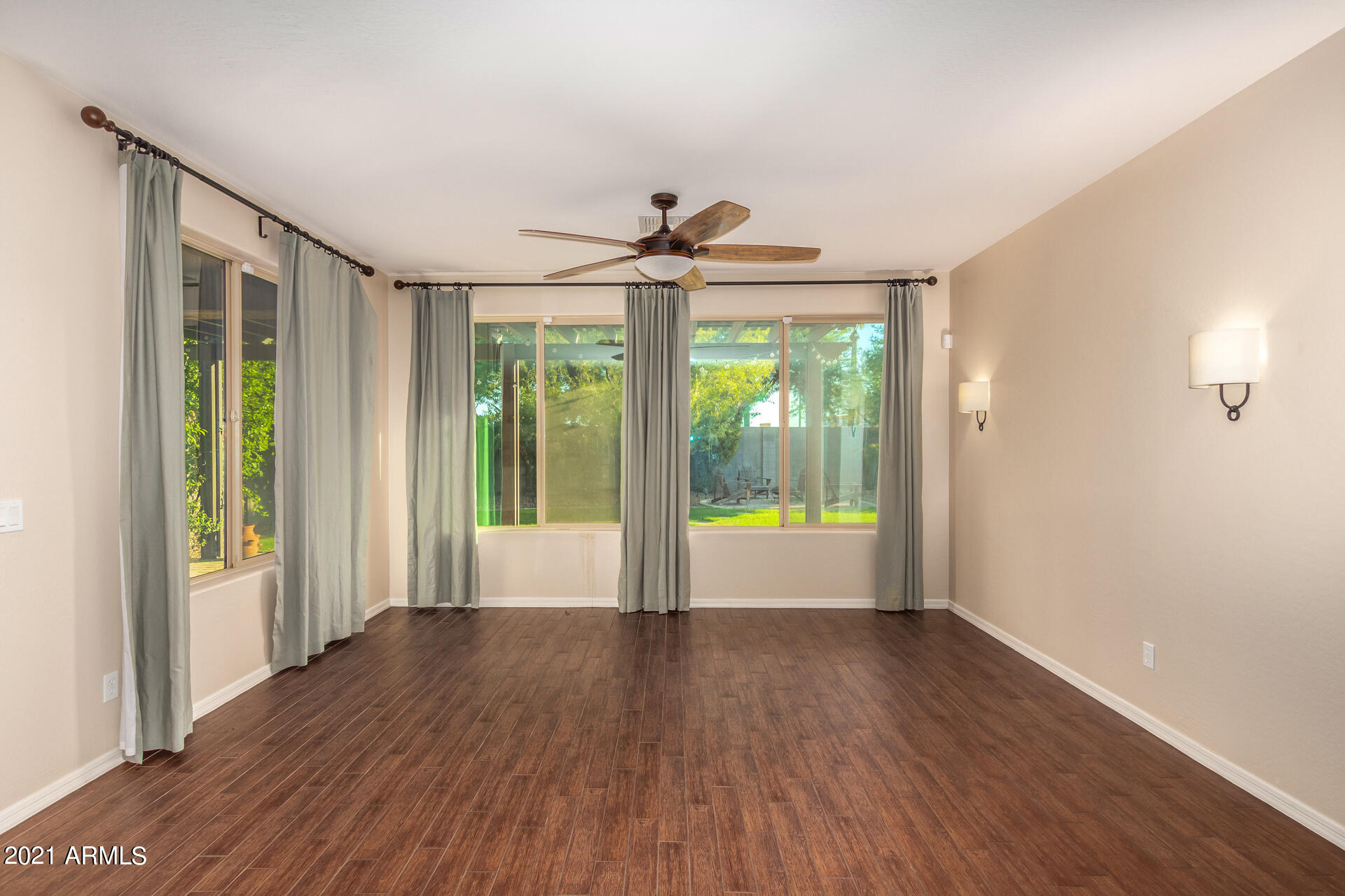 14313 West Almeria Road Goodyear, AZ 85395 - Photo 15 of 38 0007-07 - Almeria