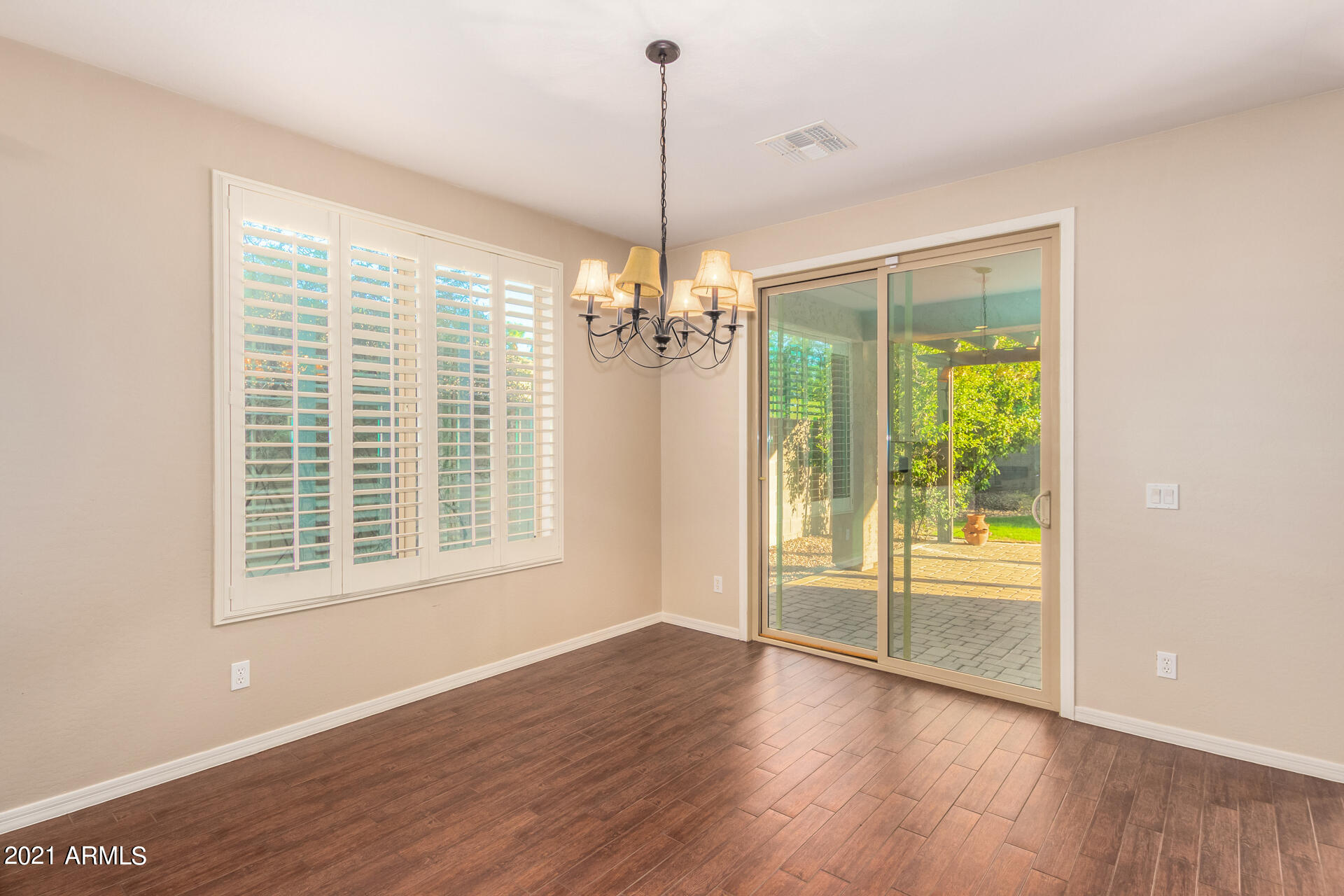 14313 West Almeria Road Goodyear, AZ 85395 - Photo 17 of 38 0010-09 - Almeria