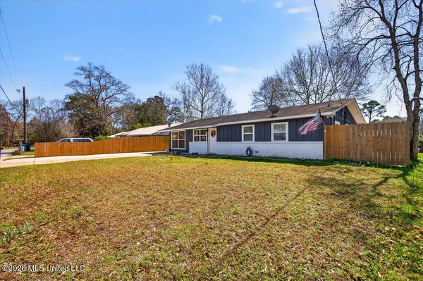 $265,900 | 215 Maple Drive, Ocean Springs, MS 39564