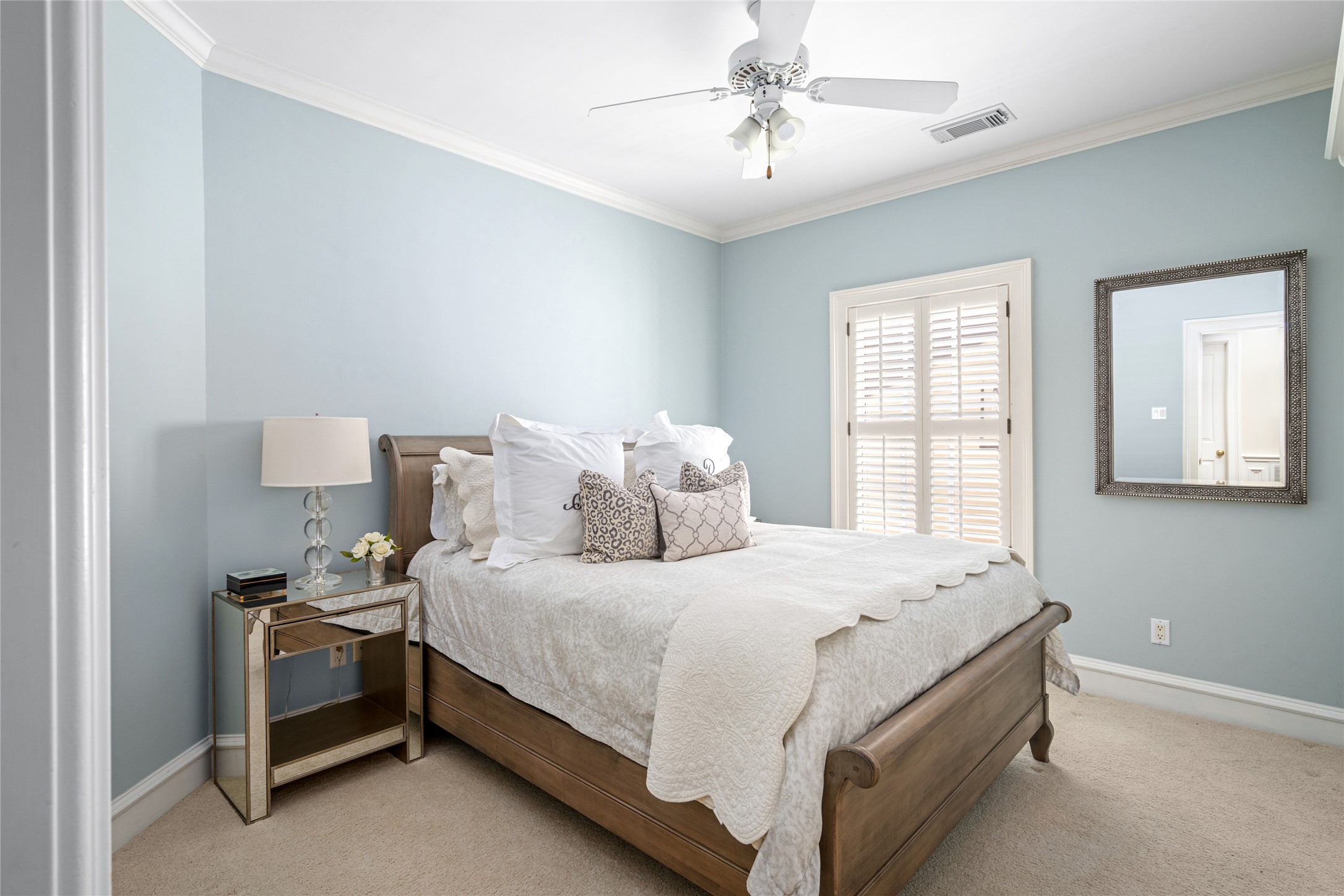 4223 Rice Boulevard Houston, TX 77005 - Photo 30 of 41 Secondary bedroom with ensuite bath.