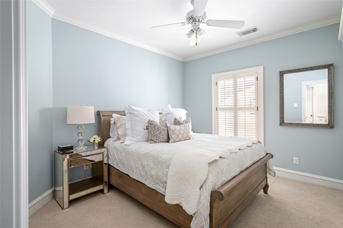 4223 Rice Boulevard Houston, TX 77005 - Photo 30 of 41 Secondary bedroom with ensuite bath.